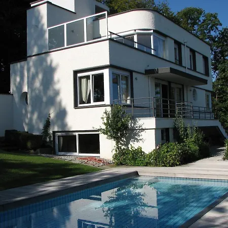 Heart Of Swimming Pool Дом отдыха