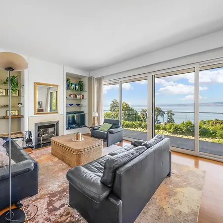 Heart Of Swimming Pool * إفيان ليه با